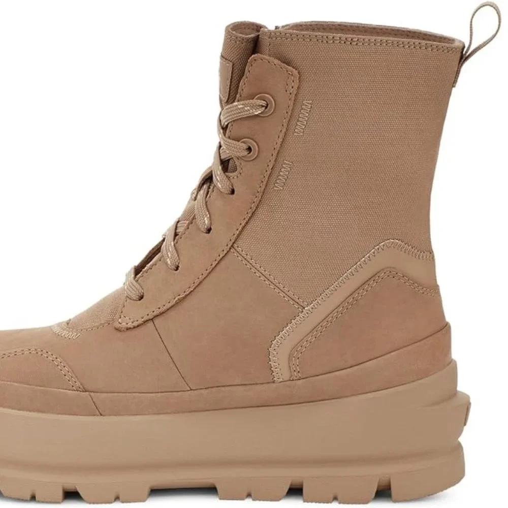 UGG $140 The Ugg Lug Boot Sand Sz 10 NIB! - Picture 3 of 5